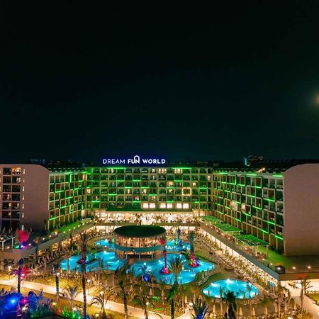 Dream Fun World Hotel Side Exterior foto