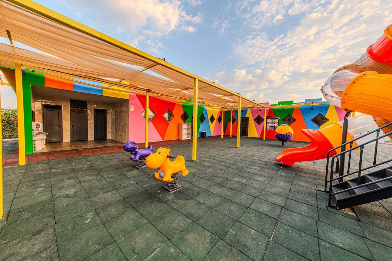 Dream Fun World Hotel Side Exterior foto